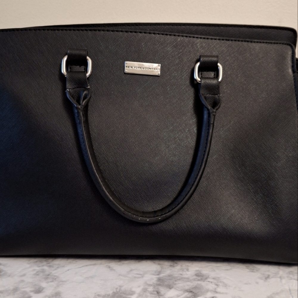 NEW YORK & CO. BLACK HANDBAG ' GREAT CONDITION